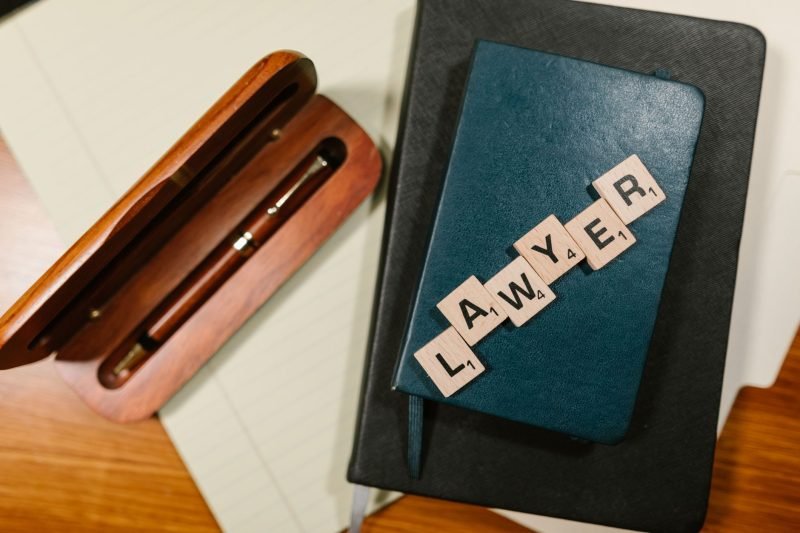 Flat Fee vs Hourly Lawyer: Which Costs You Less?